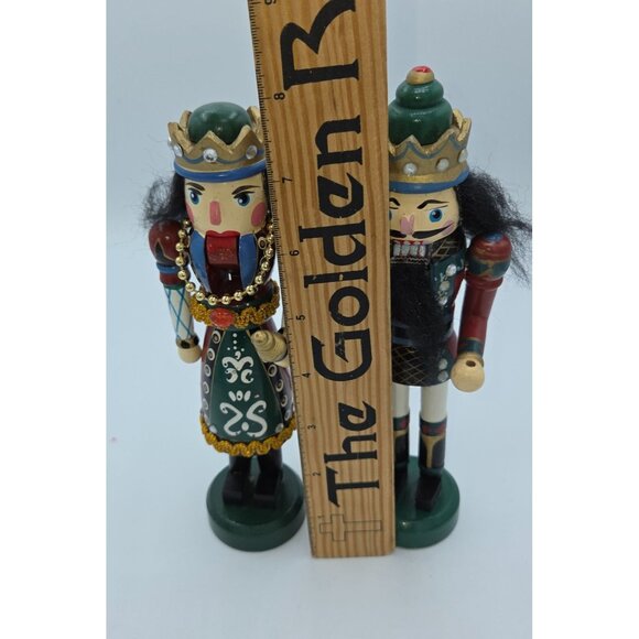 vintage Terry's Village King & Queen Nutcracker Set. - Picture 6 of 7